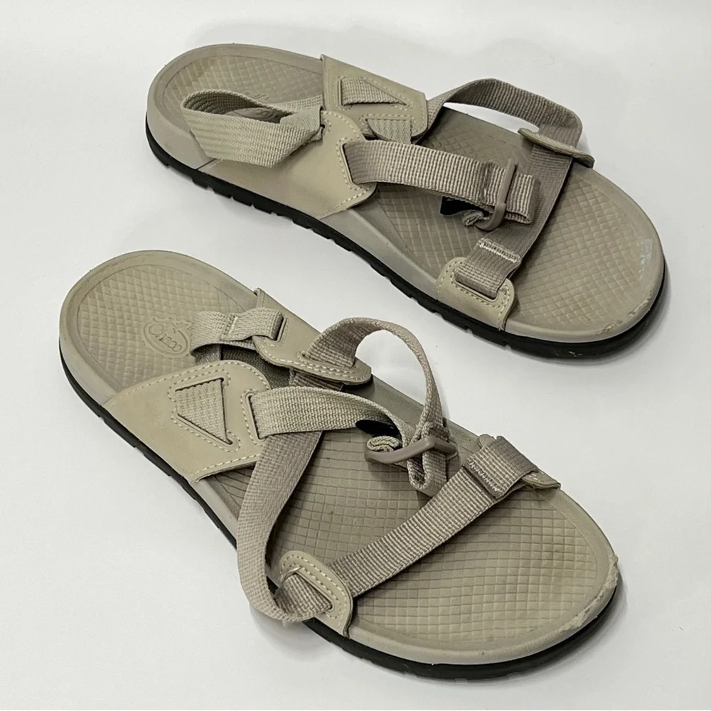 CHACO Women’s S 9 Oatmeal Cream Color Strap Summer beach spring comfort sandal